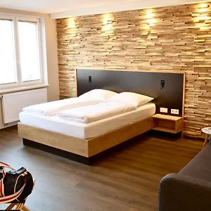 Hotel Five, Norimberga